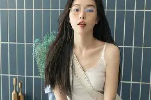 继岳云鹏后 向佐也说了娱乐圈的一些事情关晓彤也没逃过