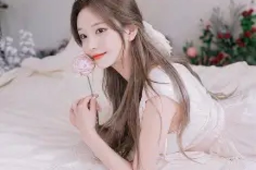 央视表态后给冯小刚走面的韩红底裤都被扒没了
